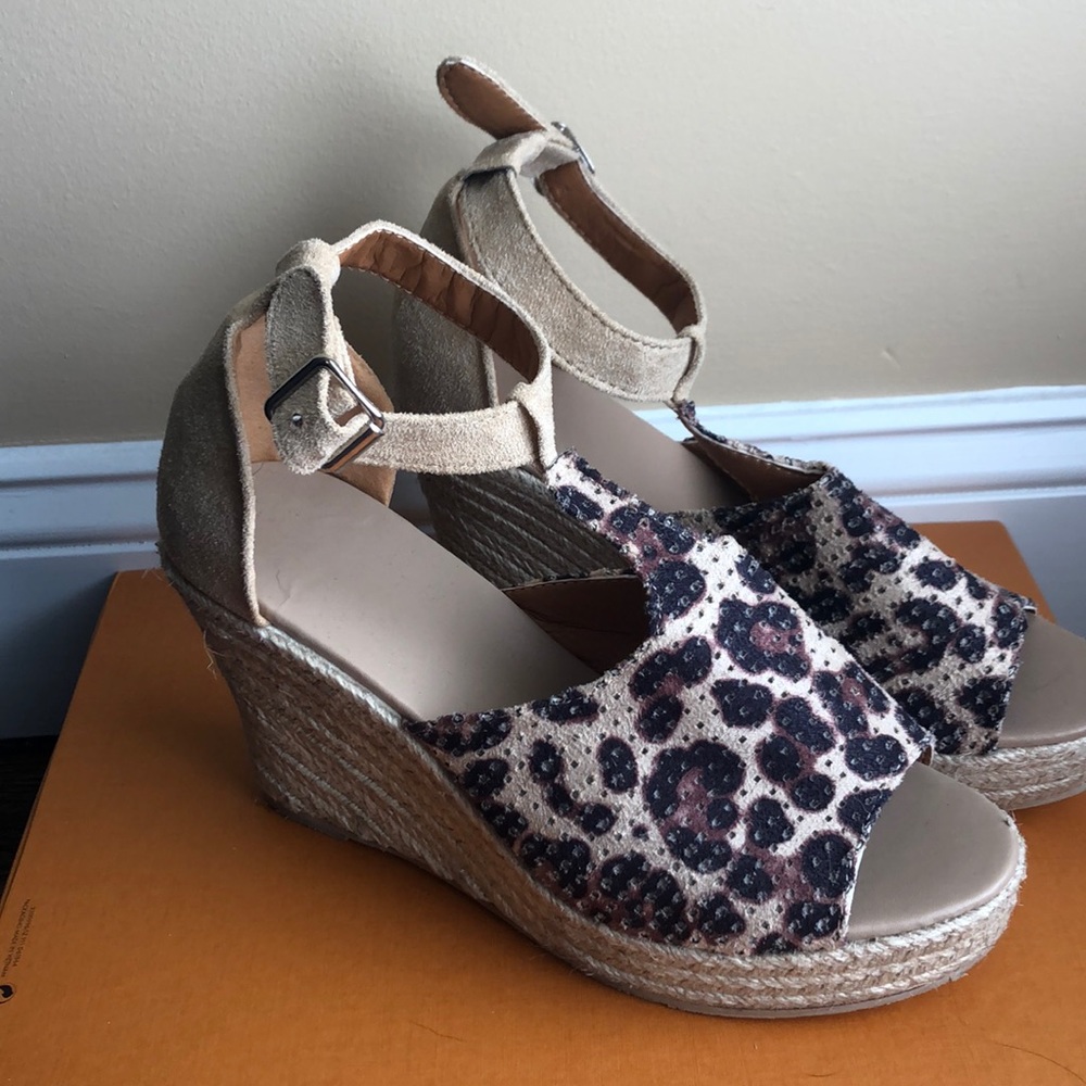 Leopard wedges
